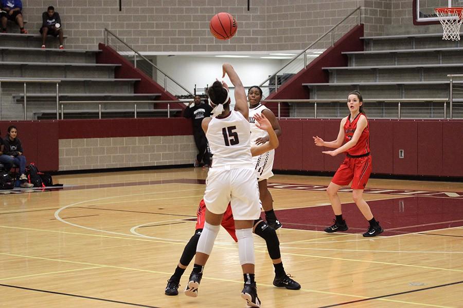 Sophomore McKenzie Bowie passes to senior Naomi Hawkins during the game against 