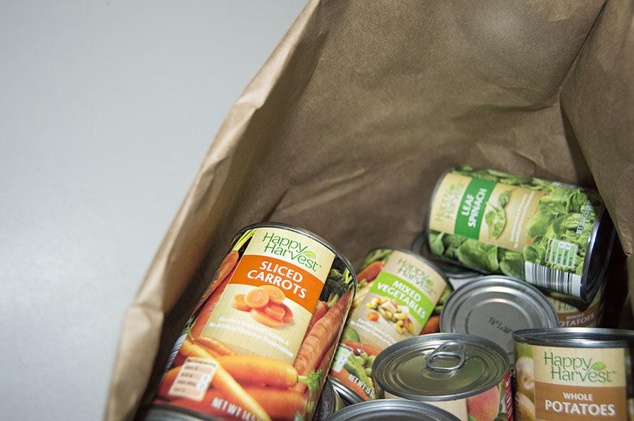 Students in need receive canned vegetables prepared by students in Grub Hub. 