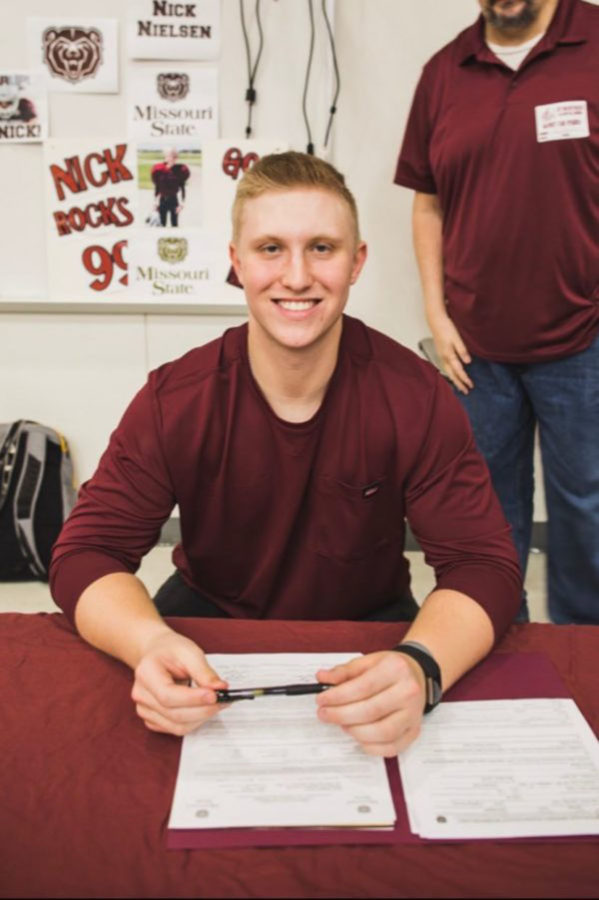 Nick Nielsen proudly signs to Missouri State University. Courtesy of StuCo.