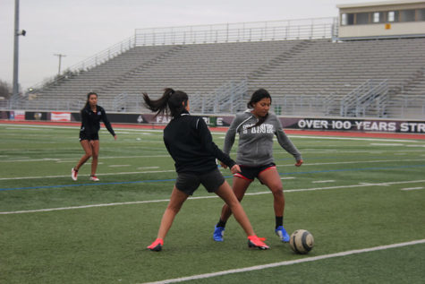Junior Michelle Cortez and sophomore Mia Espinoza practice  during third period on Tuesday, Jan. 17.