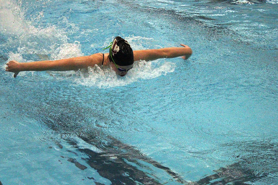 Senior captain Emma Arthurs swims back from rehearsing her kick during practice before school on Thursday, Jan. 16. 
