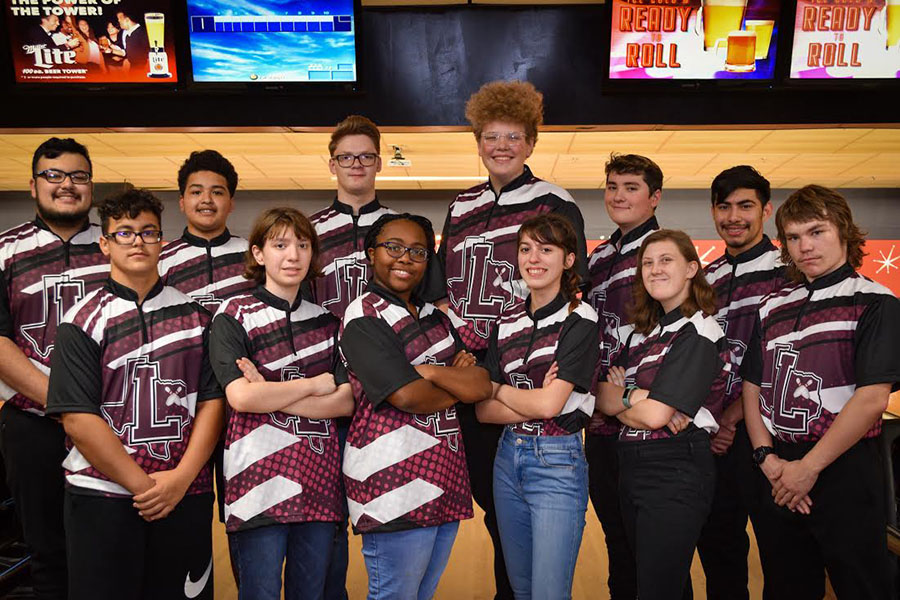 The bowling team poses for the 2019-2020 team photo. Courtesy of Portia Dowell-Simmons.