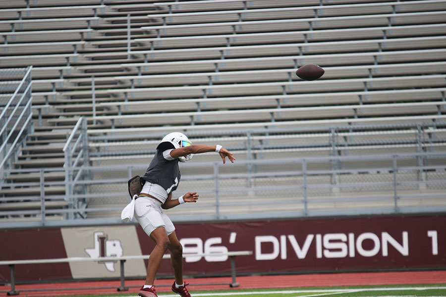 Varsity quarterback Ethan Terrell practiced with the varsity and junior varsity teams to prepare for the scrimmage game.