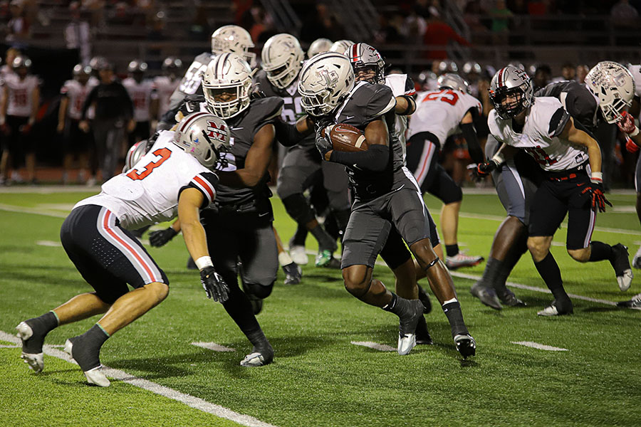 Quarterback Ethan Terrell (7) rushes the ball into the end zone to score a touchdown during the first quarter.