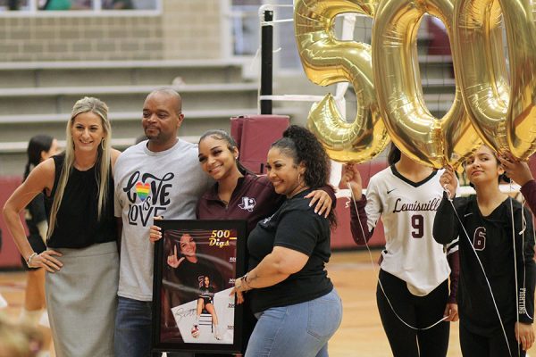 Celebrating her 500 dig milestone on Tuesday, Aug. 29, senior Aaliyah Scott poses for photos along with her family and varsity head coach Cara Sumpter.