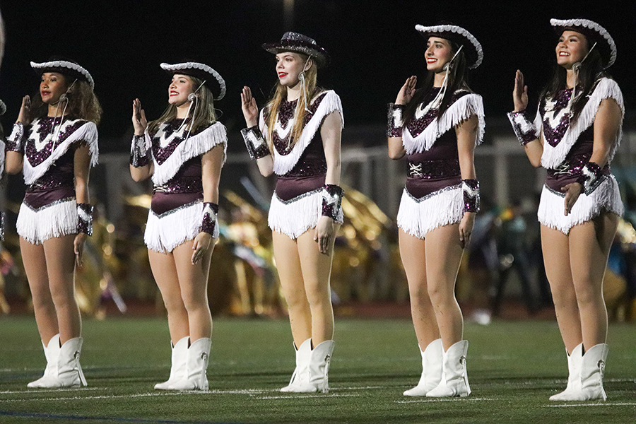 Sophomore Carys Williams and seniors Andrea Milano, Paige Henry, Luisa Arias Flores and Gabriela Betanzo dance to bands performance of I like it. 