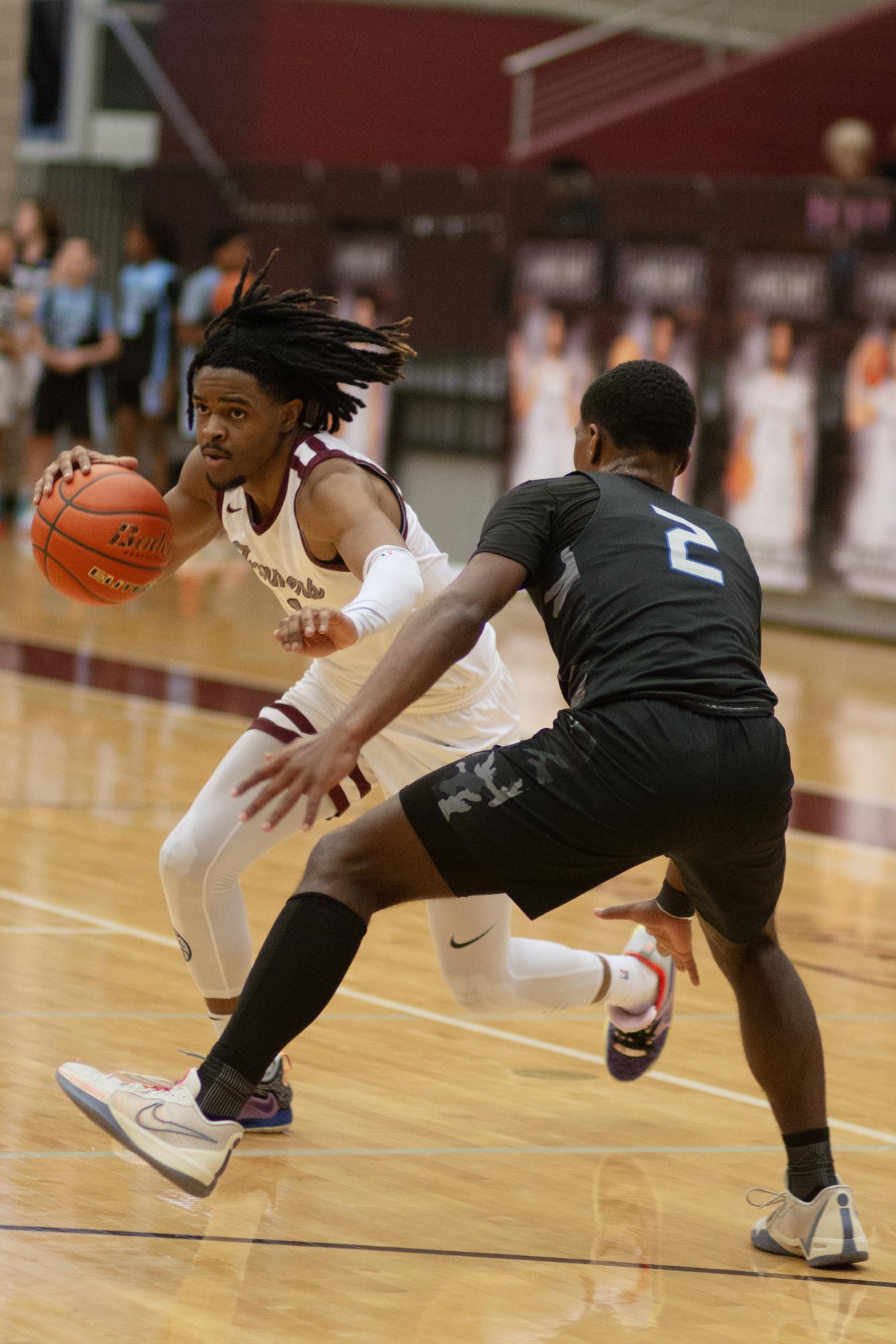 Varsity Boys’ Basketball Team Seeks Revenge in Playoff Rematch Against Martin – Overcoming Foul Trouble and Utilizing Speed Strategy