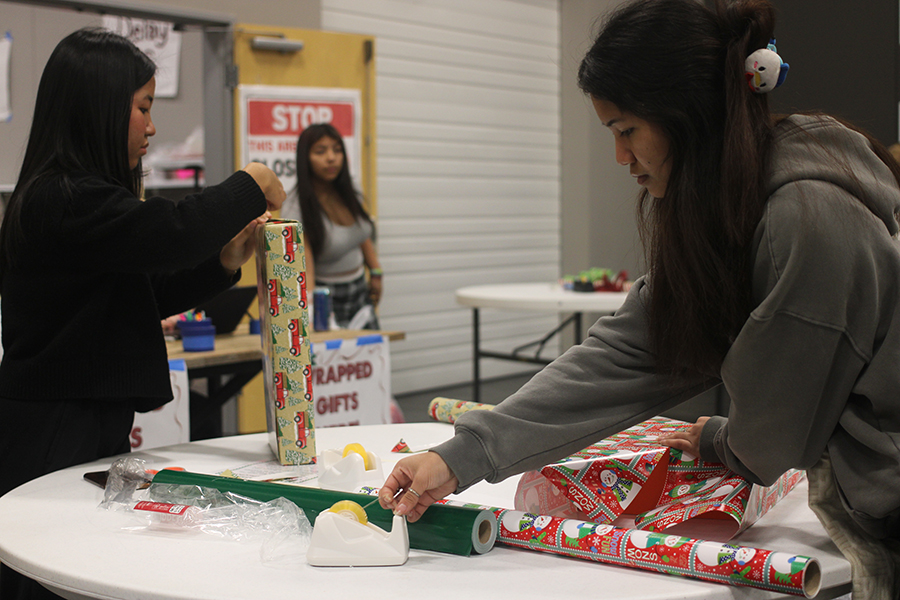 Junior Interact members Ni Zing and Van Sui Par wrap gifts for angels. 