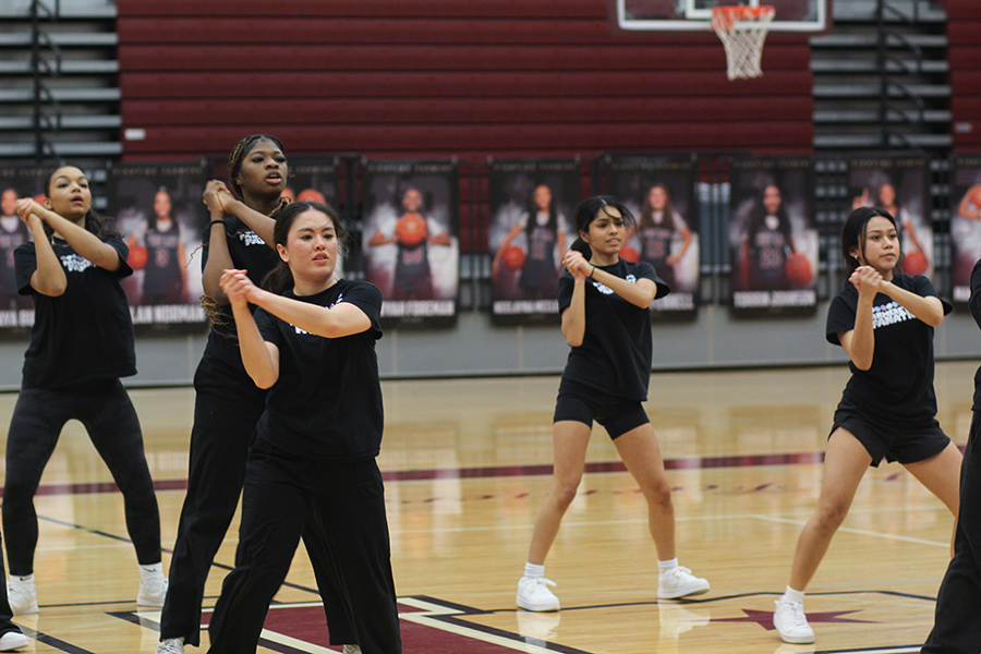 Freshman Jasmine Williams, junior Aniyah Anderson, junior Ariana Resendez, junior Rosie Espino and junior Mia Rangel practice elite hip-hop.