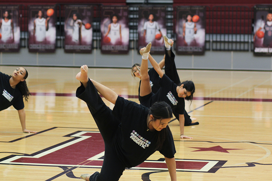 Freshman Jasmine Brown, senior Jessica Martinez, junior Rosie Espino and sophomore Alina Charone kick in contemporary dance. 